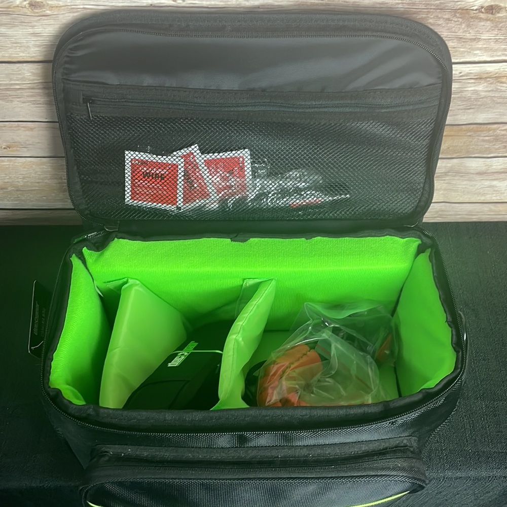 Decogear Mirrorless/DSLR Camara Bag w/Accessories - Picture 3 of 4